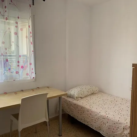 Con Cama Individual, Piso Compartido En Avenida Blasco Ibanez בית אירוח