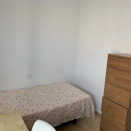 Con Cama Individual, Piso Compartido En Avenida Blasco Ibanez בית אירוח