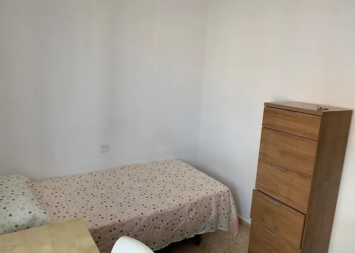 Con Cama Individual, Piso Compartido En Avenida Blasco Ibanez בית אירוח